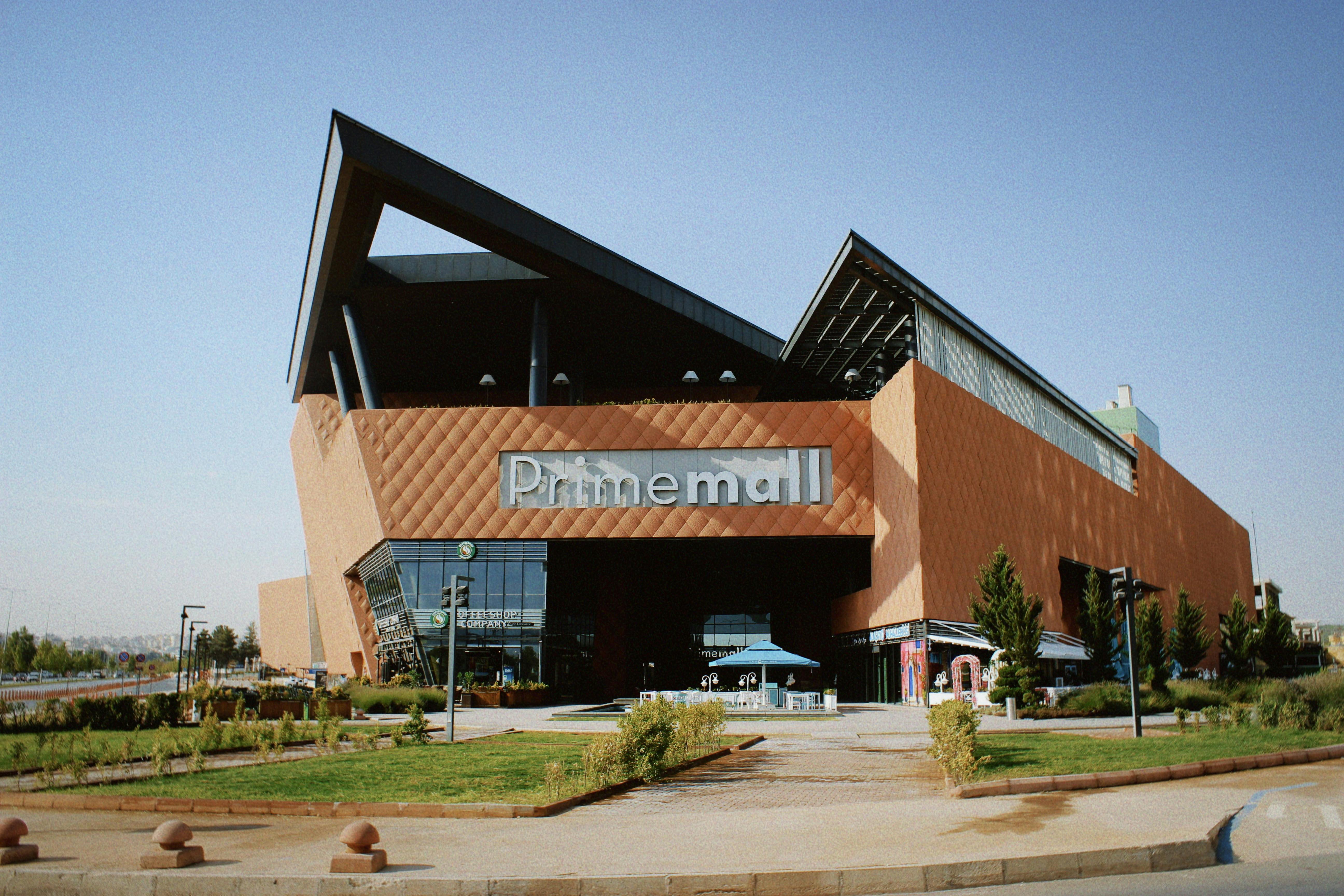 Modern retail strip center